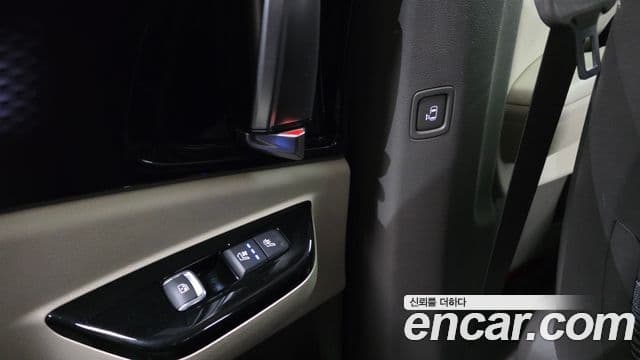 Kia Carnival 2021 — ფოტო 19/20