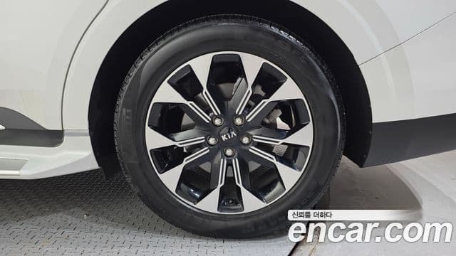 Kia Carnival 2021 — ფოტო 11/33