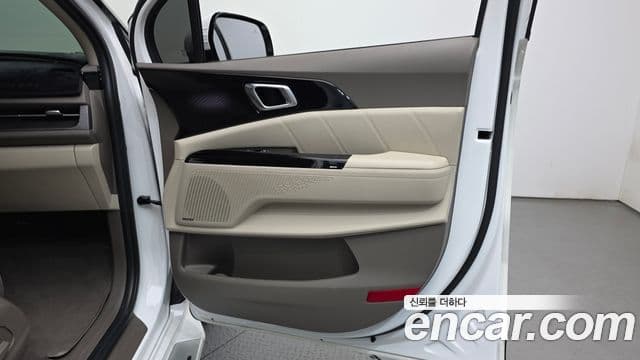 Kia Carnival 2021 — ფოტო 22/33