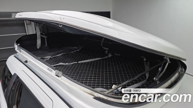 Kia Carnival 2021 — ფოტო 18/33