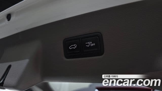 Kia Carnival 2021 — ფოტო 19/33