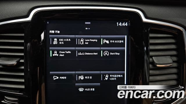 Volvo XC90 2019 — ფოტო 16/20