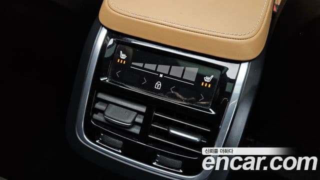 Volvo XC90 2019 — ფოტო 17/20