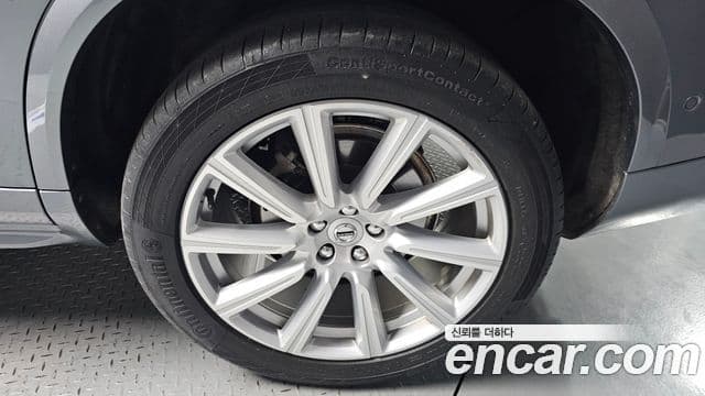 Volvo XC90 2019 — Photo 13/35