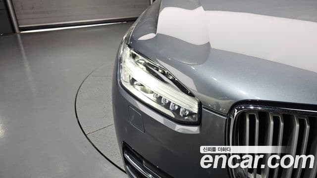 Volvo XC90 2019 — Photo 32/35