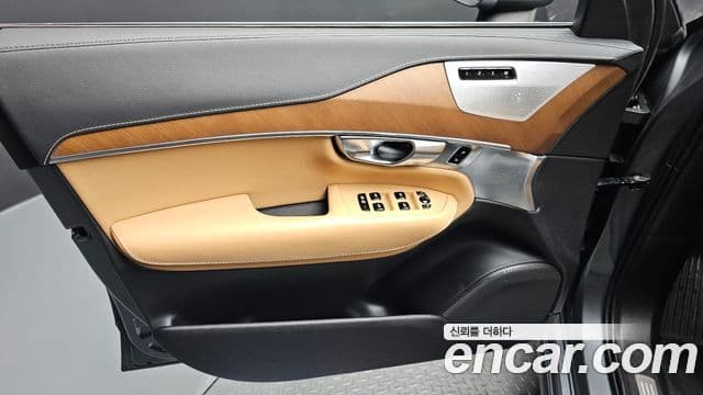 Volvo XC90 2019 — Photo 26/35