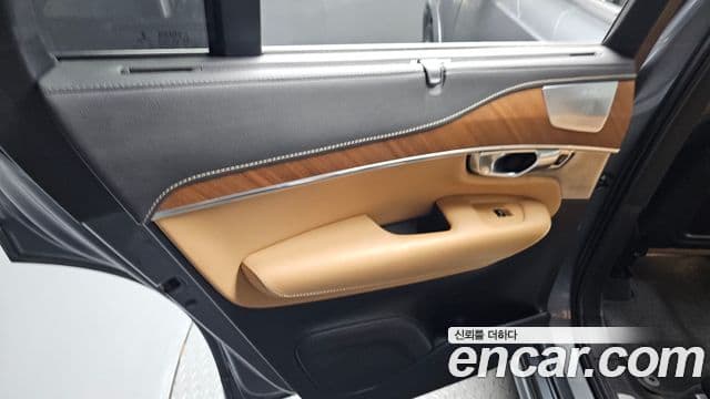 Volvo XC90 2019 — Photo 16/35