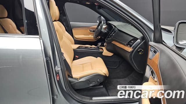 Volvo XC90 2019 — Photo 3/35