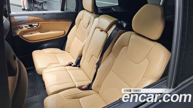 Volvo XC90 2019 — Photo 17/35