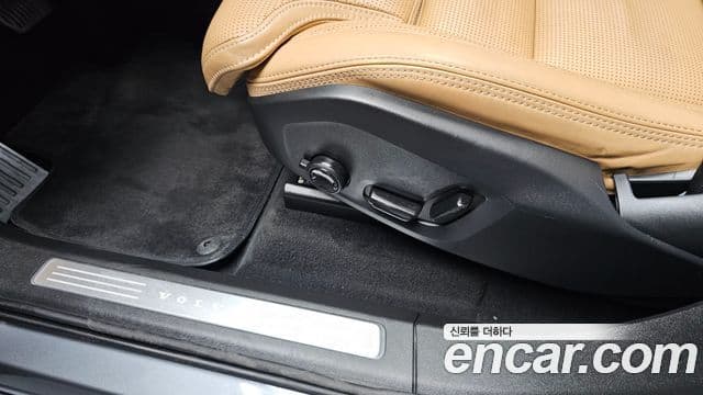 Volvo XC90 2019 — Photo 34/35