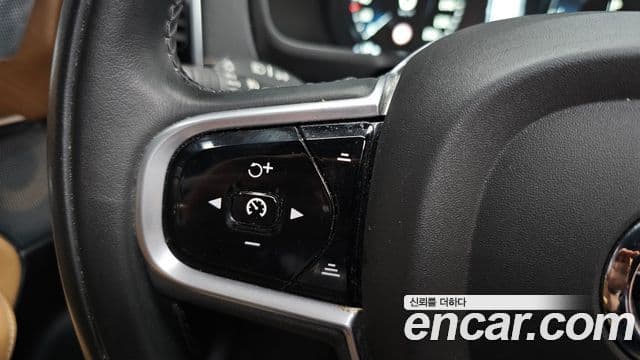 Volvo XC90 2019 — Photo 14/35