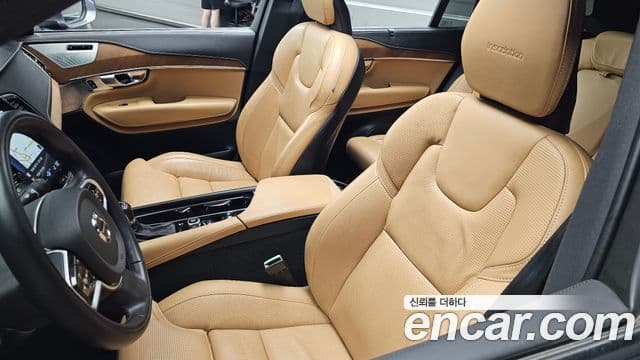 Volvo XC90 2019 — Photo 33/35