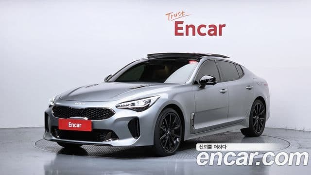 Kia Stinger 2023 — ფოტო 1/20