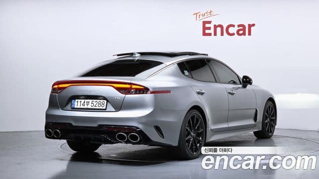 Kia Stinger 2023 — ფოტო 2/20