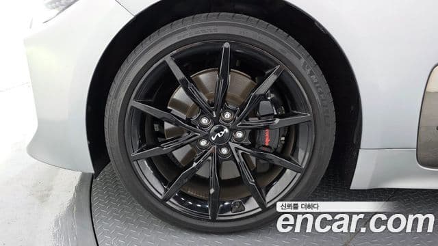 Kia Stinger 2023 — ფოტო 5/20