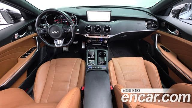 Kia Stinger 2023 — ფოტო 7/20