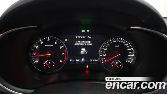 Kia Stinger 2023 — ფოტო 8/20