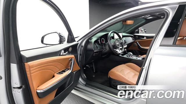 Kia Stinger 2023 — ფოტო 10/20