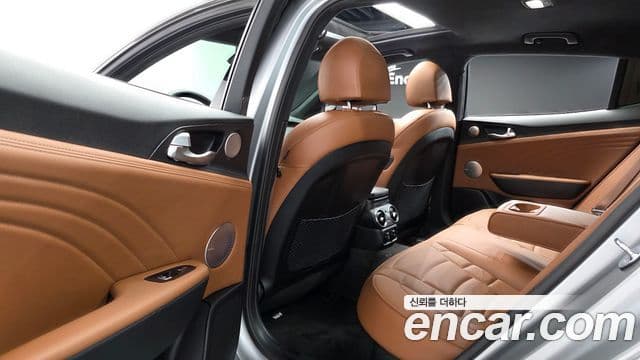 Kia Stinger 2023 — ფოტო 11/20