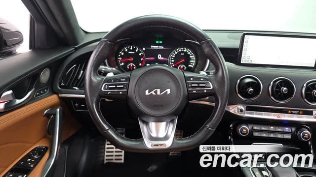 Kia Stinger 2023 — ფოტო 12/20