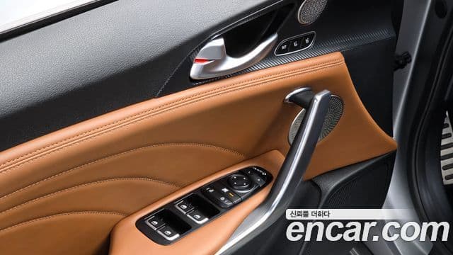 Kia Stinger 2023 — ფოტო 16/20