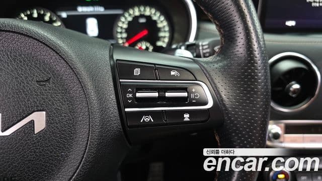 Kia Stinger 2023 — ფოტო 18/20