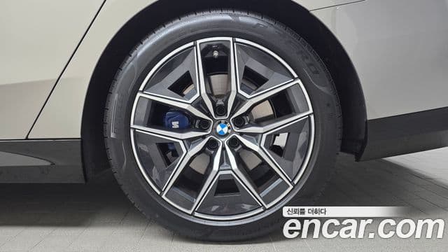 BMW 5 Series 2025 — Şəkil 13/32