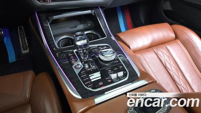 BMW X7 2020 — ფოტო 8/20