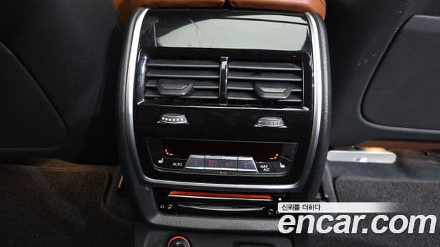 BMW X7 2020 — ფოტო 18/20