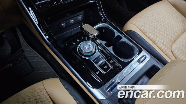 Kia Carnival 2023 — фото 9 из 20