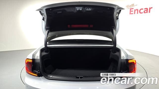 Volvo S90 2023 — ფოტო 18/20