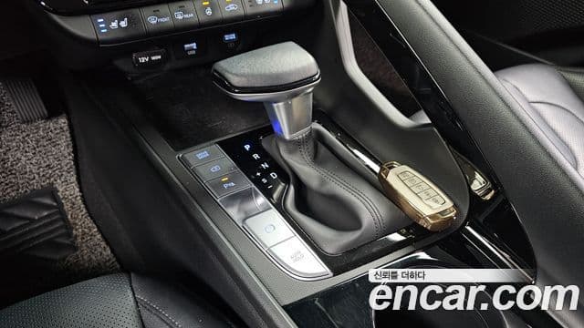 Hyundai The New Avante Hybrid 2022 — ფოტო 8/30