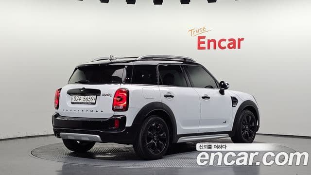 Mini Cooper D Countryman 2019 — ფოტო 2/20