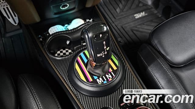 Mini Cooper D Countryman 2019 — ფოტო 9/20