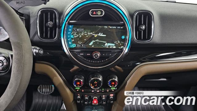 Mini Cooper D Countryman 2019 — ფოტო 13/20