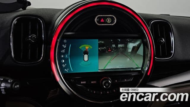 Mini Cooper D Countryman 2019 — ფოტო 15/20