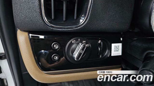 Mini Cooper D Countryman 2019 — ფოტო 18/20