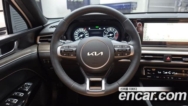 Kia K5 2022 — ფოტო 13/20