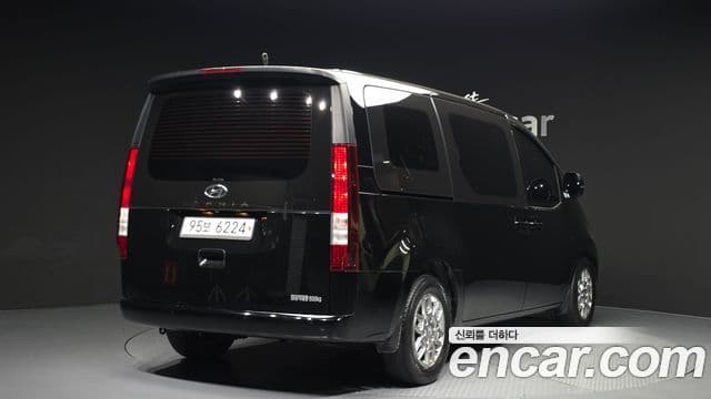 Hyundai Staria 2021 — ფოტო 2/20