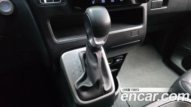 Hyundai Staria 2021 — ფოტო 9/20