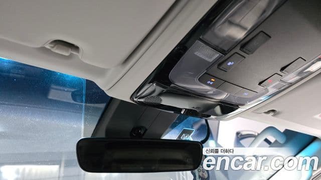 Hyundai Staria 2021 — ფოტო 18/20