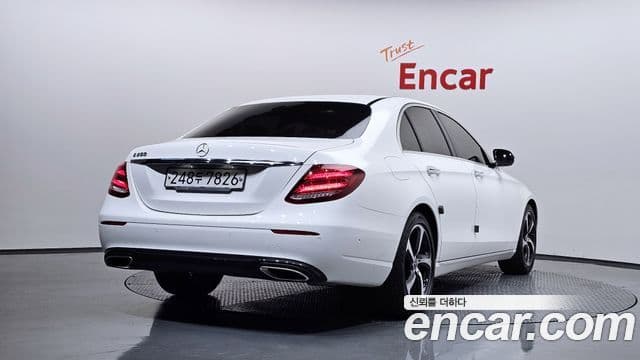 Mercedes-Benz E-Class 2019 — фото 2 из 20