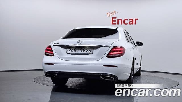 Mercedes-Benz E-Class 2019 — фото 4 из 20