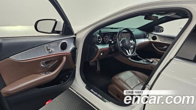 Mercedes-Benz E-Class 2019 — фото 10 из 20