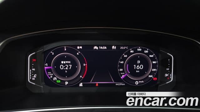 Volkswagen Tiguan 2022 — ფოტო 8/20