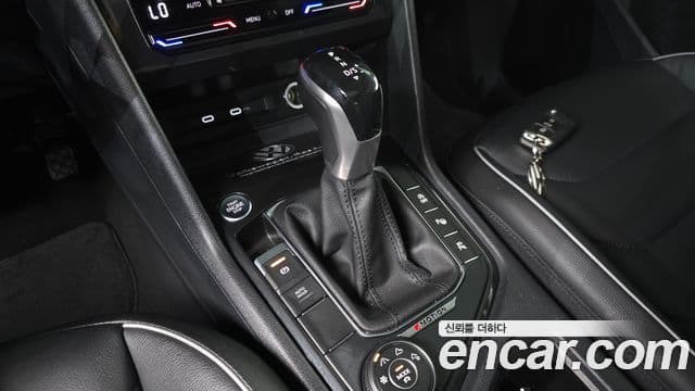 Volkswagen Tiguan 2022 — ფოტო 9/20