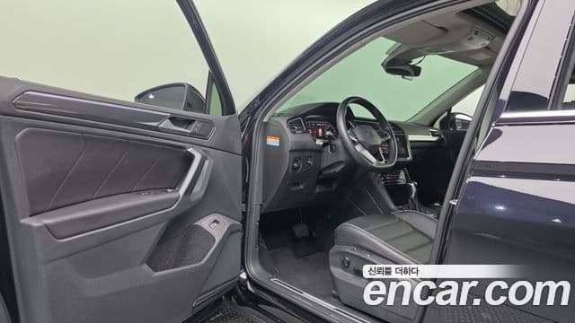 Volkswagen Tiguan 2022 — ფოტო 10/20