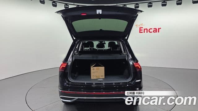 Volkswagen Tiguan 2022 — ფოტო 18/20