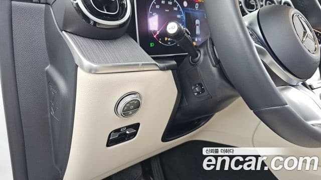 Mercedes-Benz GLC-Class 2024 — Photo 4/37