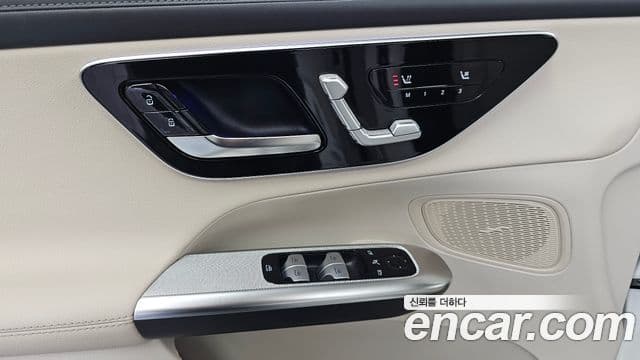 Mercedes-Benz GLC-Class 2024 — Photo 33/37